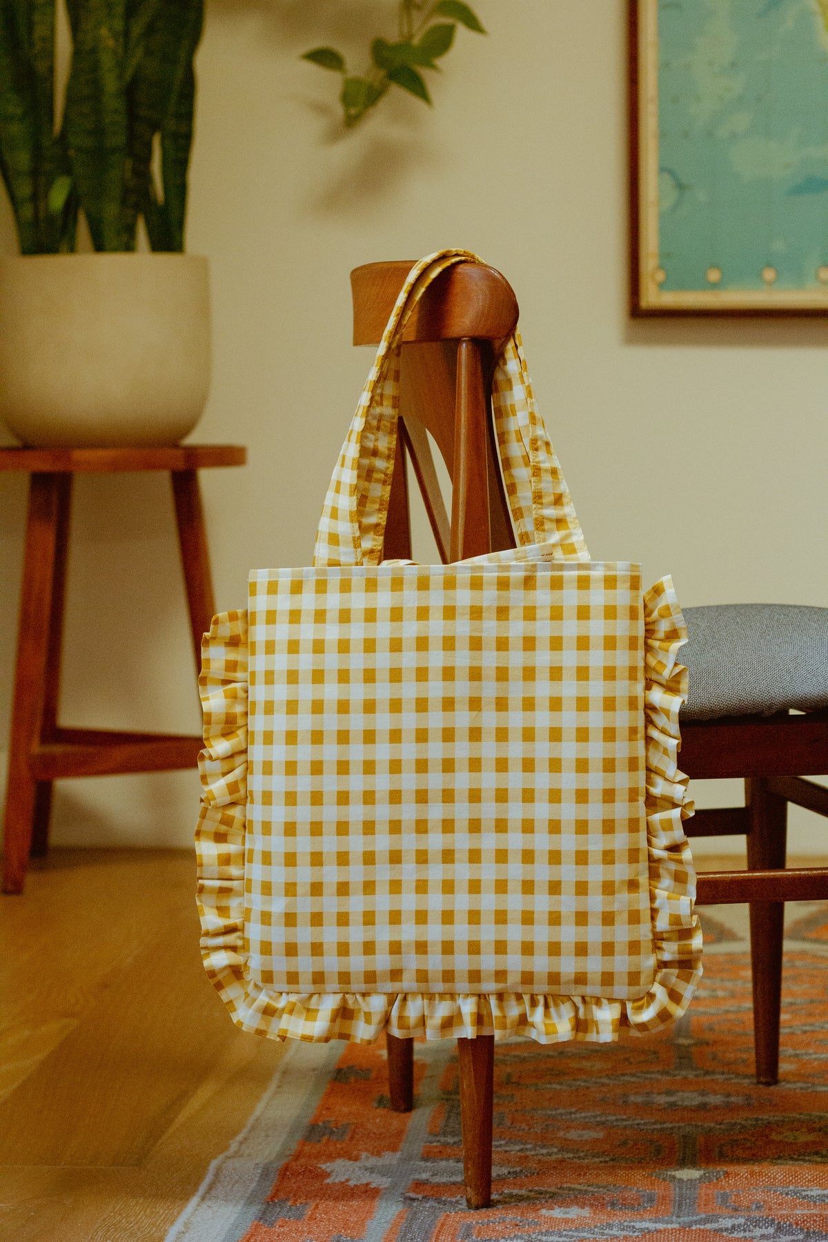 ruffle tote