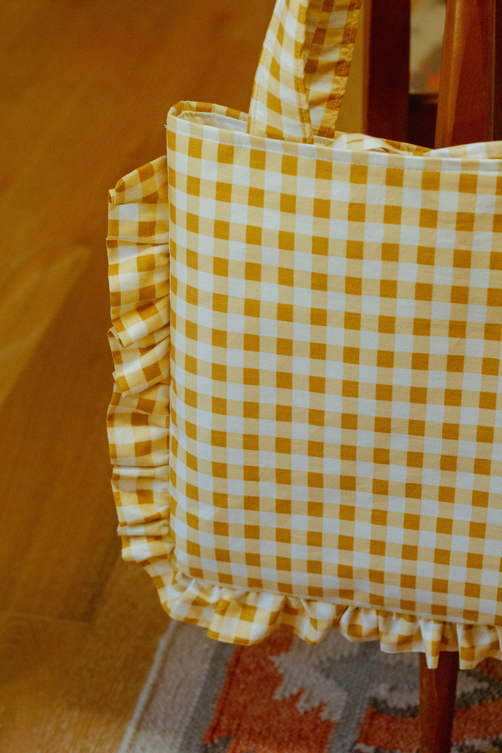 ruffle tote